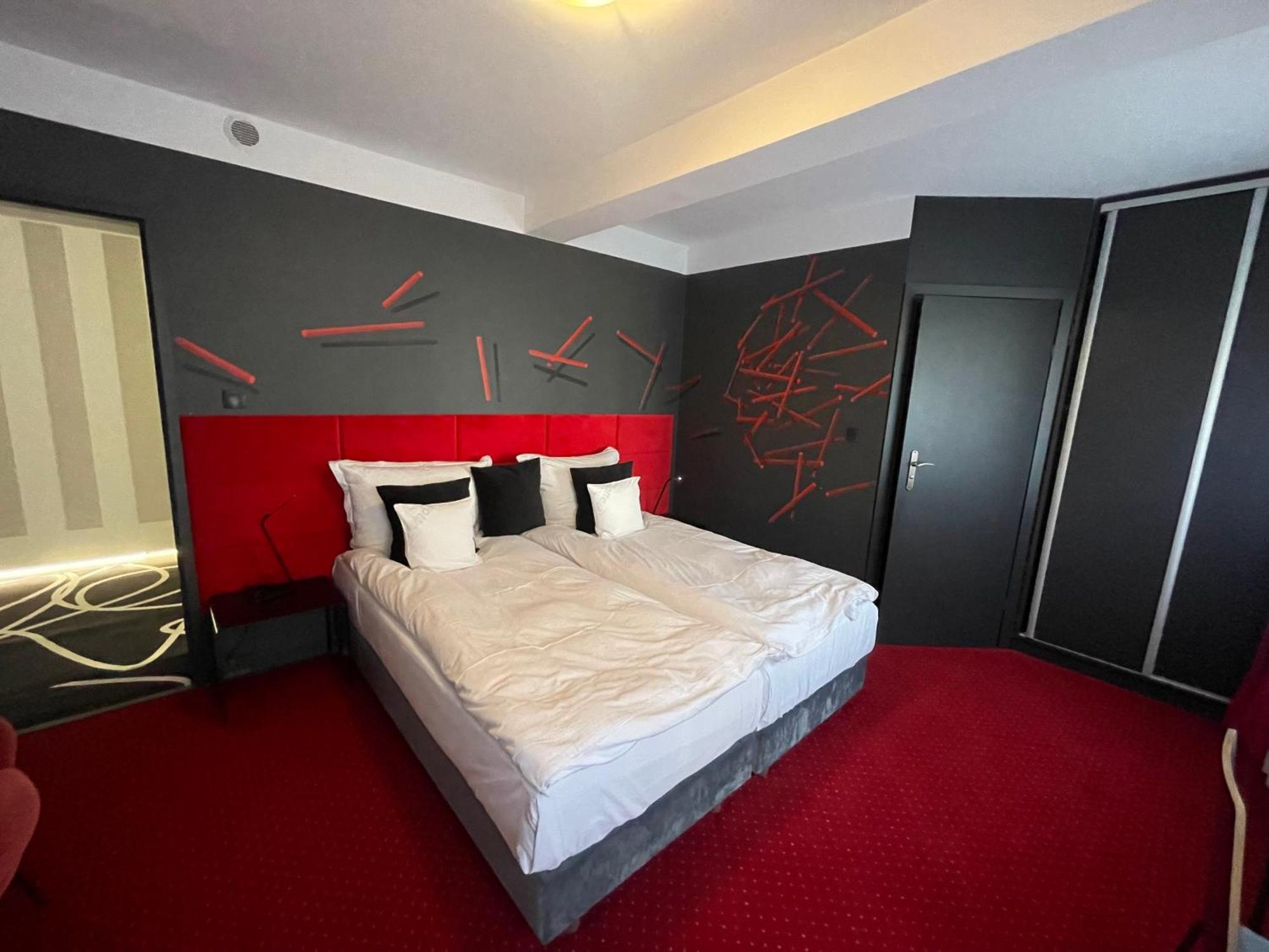 Canpol-Jull'S Art Hotel Człuchów Exterior foto